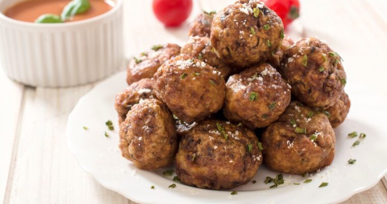 Reteta chiftele de porc cu cartofi ca la bunica